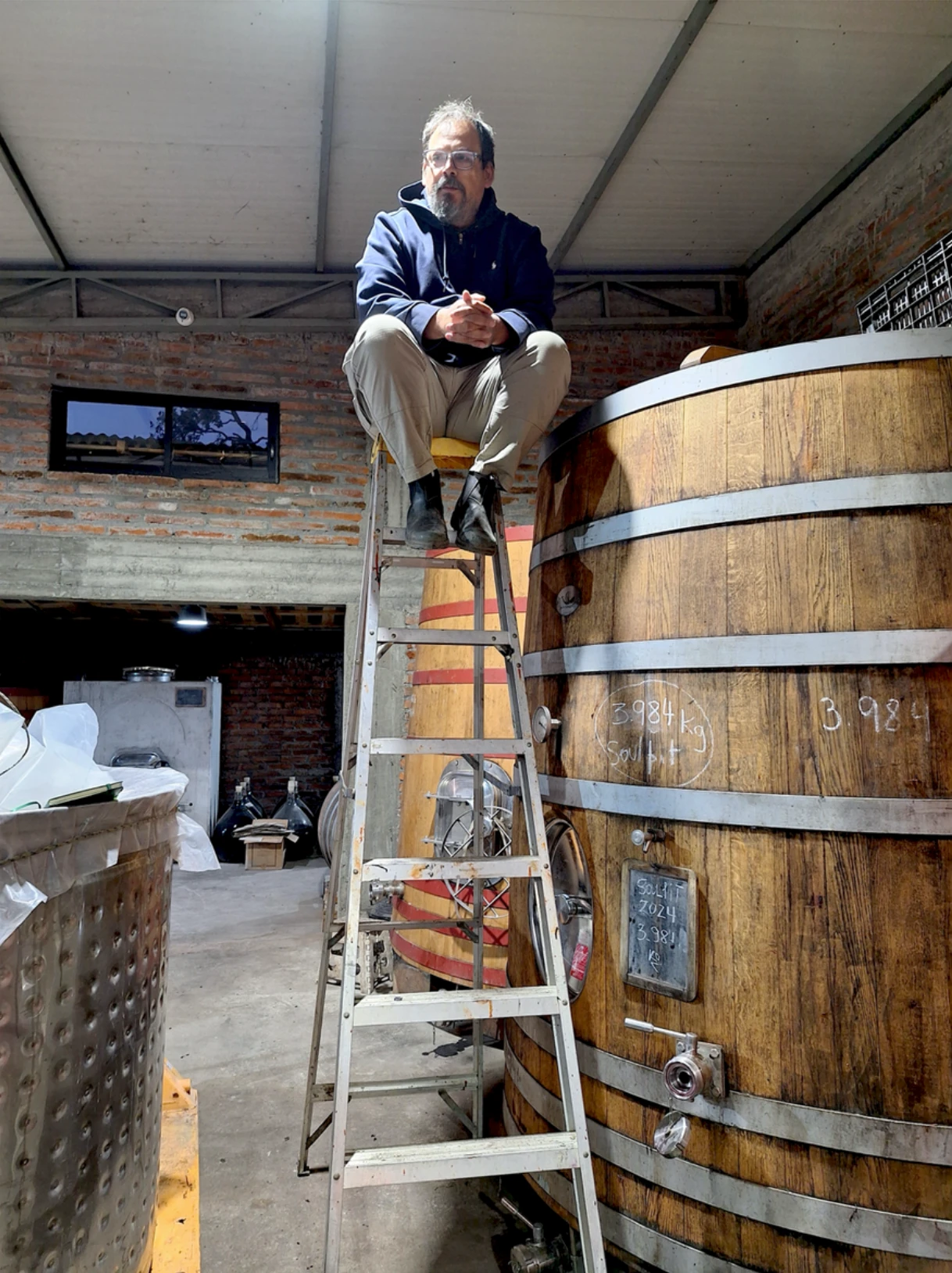 Pedro Parra on a ladder above the foudre